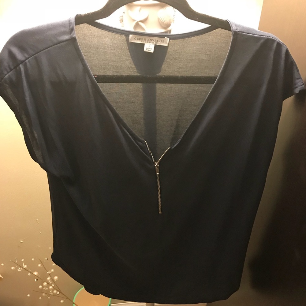 Zip v-neck top 🖤